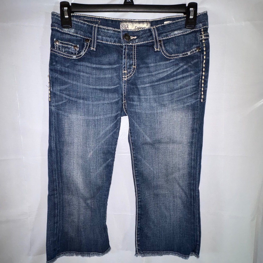BKE Sabrina Denim Capris Womens 27 Medium Wash Embroidered Frayed Hem Cropped